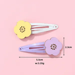 Detailed view of 5.5cm hollow floral BB hair clips in yellow and purple with weight info