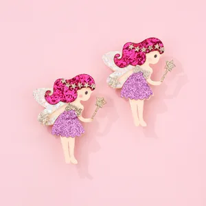 Vue détaillée de barrettes fée à paillettes roses avec baguette magique pour filles