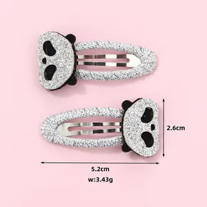 Detail showing 5.2cm panda clips with glitter fabric and dimensions listed in English