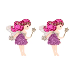 Détail de barrettes fée à paillettes roses et violettes avec étoiles dorées