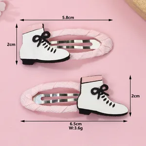 Detalle de pinzas para el cabello de patines rosas con dimensiones y peso del producto