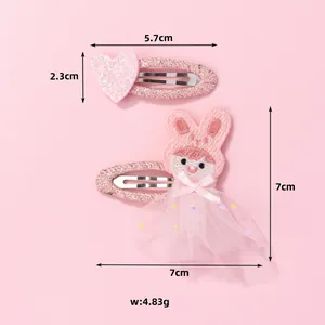 Detail of pink glitter heart and 3D rabbit hair clip with size and weight specs