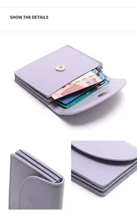 Detalle de cartera de cuero PU lavanda con ranuras tipo acordeón y cierre metálico imantado
