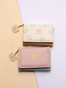 Monederos pequeños y lindos en beige y rosa con diseño de oso y colgantes de acrílico