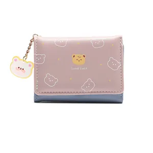 Cartera corta para mujer rosa y azul con diseño de osos animados y frase Good Luck