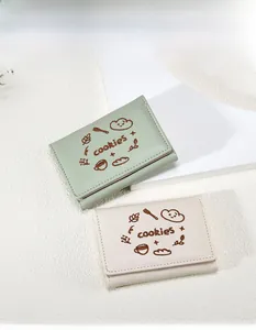 Détails de portefeuilles en similicuir vert et blanc avec broderie dessert et couture soignée