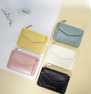Vue détaillée de porte-monnaie fins en cuir PU coloré avec texte Forever Sunshine doré