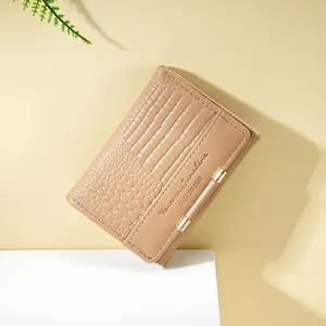 Portafoglio Corto in Pelle PU da Donna Triplo Piegamento Motivo a Coccodrillo Mini Portamonete Con Slot per Carte Decorazione Barra in Metallo Oro Borsa da Donna