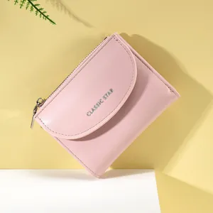 Portafoglio corto da donna rosa in pelle sintetica con zip e logo CLASSIC STAR