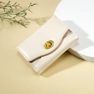 Portafoglio minimalista donna bianco crema con chiusura a scatto dorata e paillettes