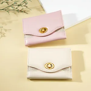 Portafoglio da donna in pelle rosa e crema con chiusura a rotazione dorata chic