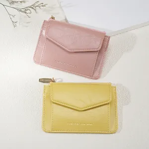 Mini portefeuille porte-clés avec fentes pour cartes en cuir texturé rose et jaune