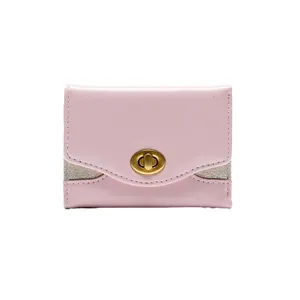 Portafoglio donna in pelle rosa con dettagli glitter e chiusura a girello in ottone