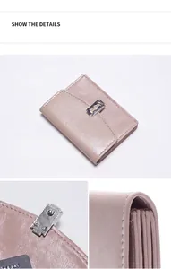 Detalle de la billetera rosa con cierre plateado y compartimentos para las tarjetas