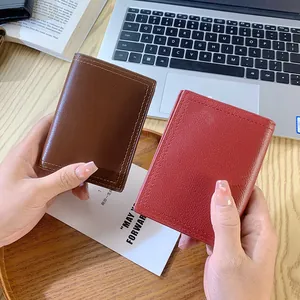 Portefeuilles courts en cuir vintage marron et rouge avec grain litchi et fentes pour cartes