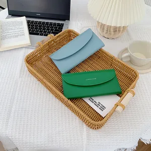Portafogli lunghi classici da donna in ecopelle nei colori azzurro e verde