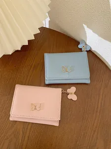 Mini portafogli in pelle PU blu e rosa con motivi a farfalla dorati e ciondoli pendenti