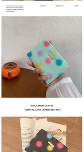 Dettaglio mini portafoglio da donna in tela spessa con fantasia a pois colorati