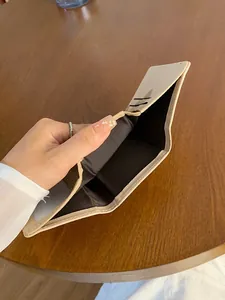 Mini portafoglio beige in pelle PU stile giapponese con scomparti interni per carte