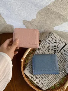 Portafoglio corto minimalista da donna con cerniera e scomparto per carte