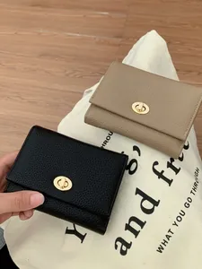 Portafoglio piccolo da donna in pelle nera a grana litchi con chiusura a scatto oro