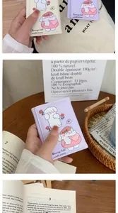 Détail du petit portefeuille pliable avec motif lapin blanc et fleurs en lilas pastel