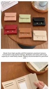 Vista detallada del interior de la cartera corta de cuero PU con ranuras para tarjetas