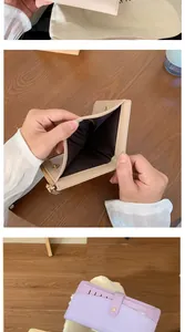 Détail de l'intérieur multi-emplacements et de la poche zippée du portefeuille beige et mauve
