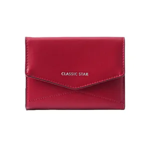 Portefeuille court rouge élégant pour femmes avec logo métallique argenté classique