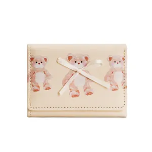 Portafoglio beige minimalista da donna con stampe di orsi e fiocco decorativo