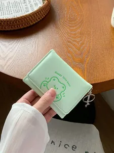 Portafoglio a tre ante in similpelle verde chiaro con orsetto e anello portachiavi
