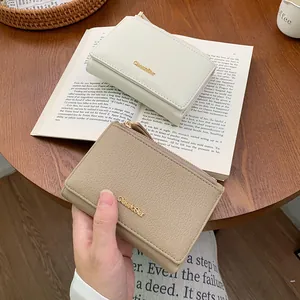 Kurze Damen-Geldbörse aus Leder mit Reißverschluss in Beige und Khaki-Farbe