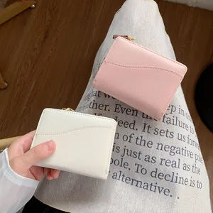 Portafoglio corto da donna in finta pelle rosa e beige con cuciture a onda e zip dorata