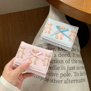 Dolce Portafoglio Donna Corto Pieghevole a Tre con Fiocco e Stampa Orso in Pelle PU Porta Monete e Carte per Studenti