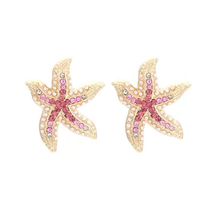 Orecchini a stella marina con cristalli rosa e perle in finitura oro