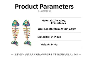 Détail de boucles d'oreilles arête de poisson colorées avec strass et spécifications