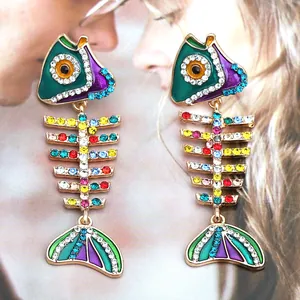 Boucles d'oreilles pendantes arête de poisson avec strass colorés et fini doré