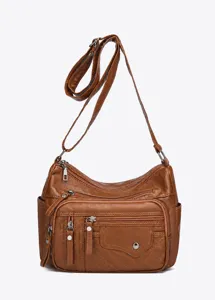 Vooraanzicht van de bruine kunstlederen crossbodytas met ritsen en gewatteerde details
