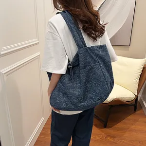 Große dunkelblaue Canvas-Einkaufstasche für Damen mit minimalistischen Kordelzug-Details