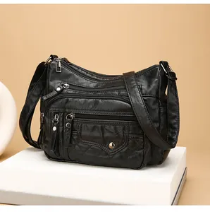 Zwarte zachte PU-leren crossbodytas voor dames met meerdere ritsvakken en gewatteerd detail