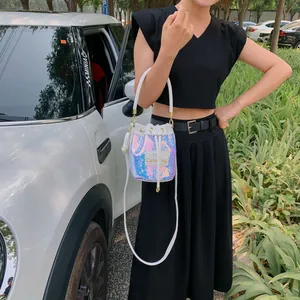 Sac seau à paillettes brillantes avec cordon de serrage et étiquette The Cute Bag tendance