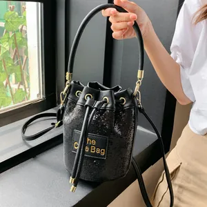 Sac seau à paillettes noires tendance avec fermeture à cordon et logo Cute Bag