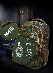 Detail van de digitale camouflage en M416-print op de tactische schoolrugzak voor kids