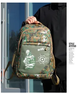 Zaino mimetico tattico con stampa soldato e dettaglio M416 mostrato all'aperto
