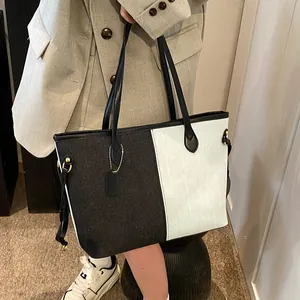 Grand sac cabas en denim bicolore avec lanières en cuir pour le quotidien