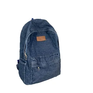 Sac à dos en jean bleu foncé élégant pour étudiants avec poche avant et patch en cuir marron