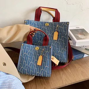 Dunkelblaues Denim-Einkaufstaschen-Set in verschiedenen Größen mit Monogramm-Muster