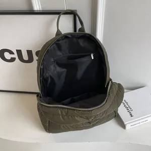 Armeegrüner gesteppter Puffer-Rucksack mit Innentaschen und großem Stauraum