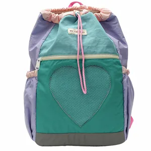 Zaino da trekking con tasca a rete a cuore e design patchwork colorato in nylon impermeabile