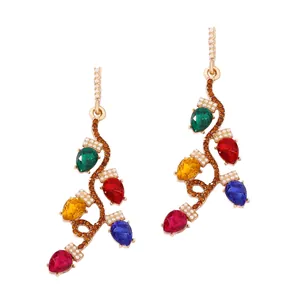 Boucles d'oreilles de Noël dorées avec gemmes colorées et cristaux brillants